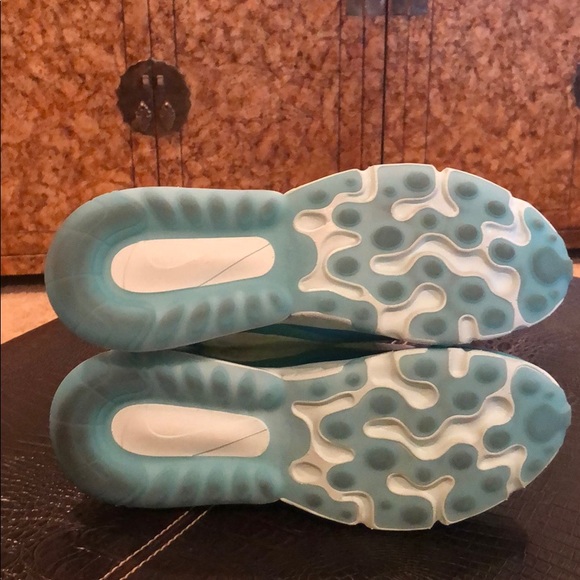 Nike Air Max 270 React - Picture 4 of 8